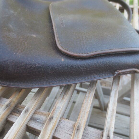 Liz Claiborne Thick Leather Utility Travel Shoulder Pouch. - Picture 10 of 11